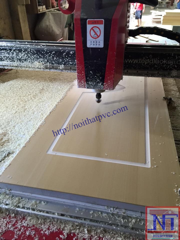 Cắt CNC cửa gỗ nhựa Composite